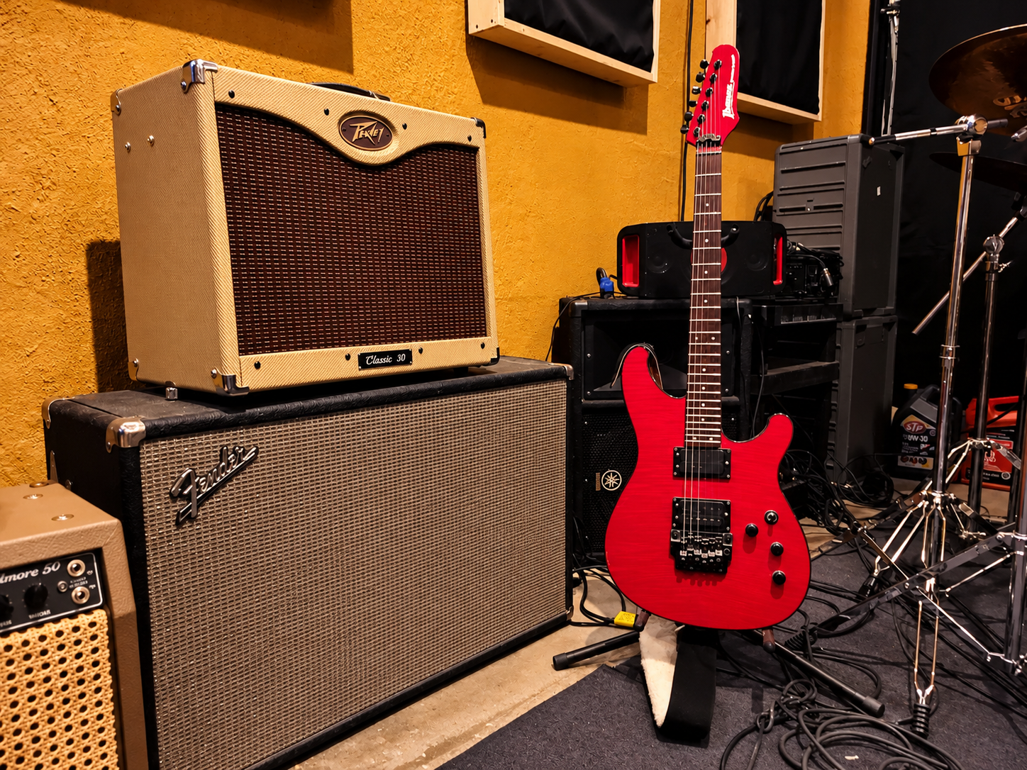 Vintage-Amp-Stack-and-Red-Electric-Guitar