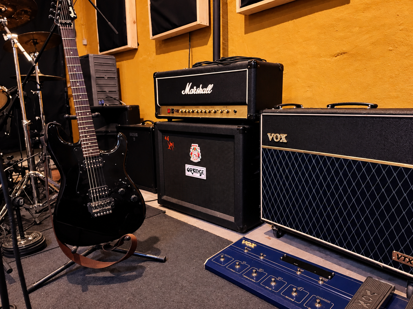 Warm-Studio-Corner-with-Guitars-and-Amps