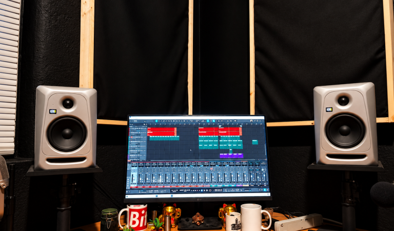 Warm-Home-Studio-Workstation