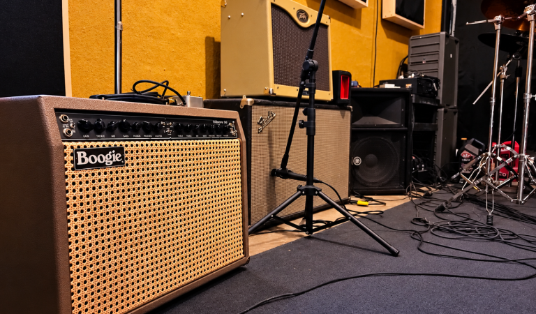Warm-Studio-Corner-with-Vintage-Amplifiers